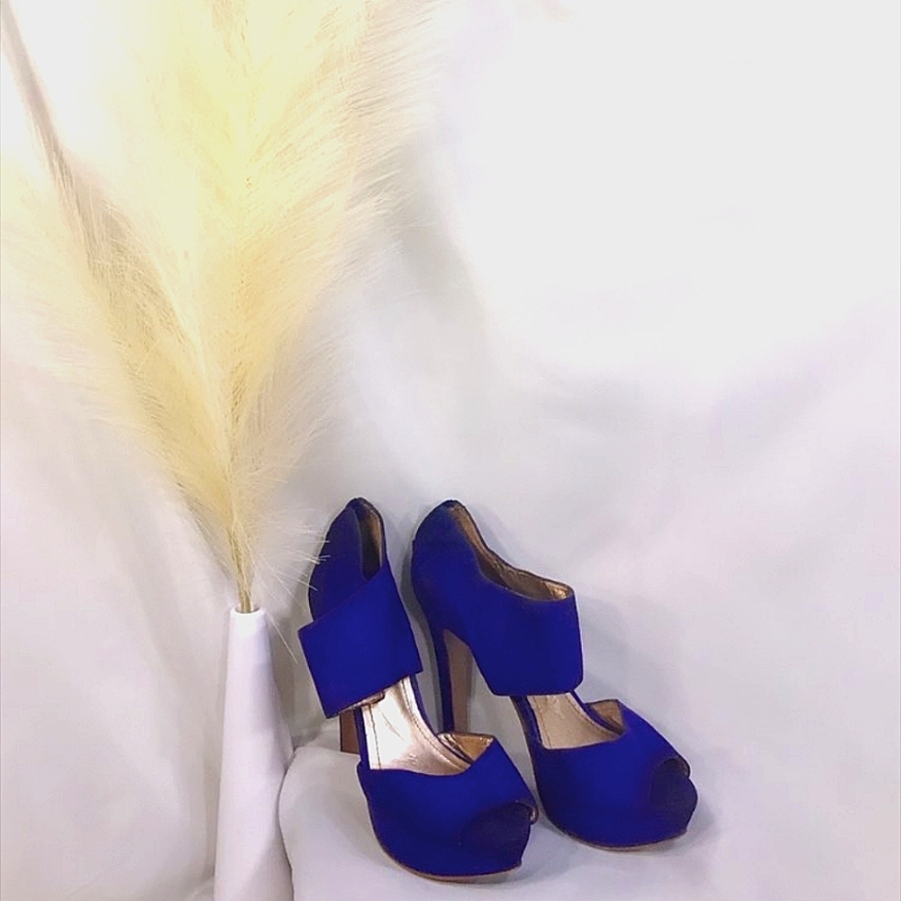 BCBG blue sandal